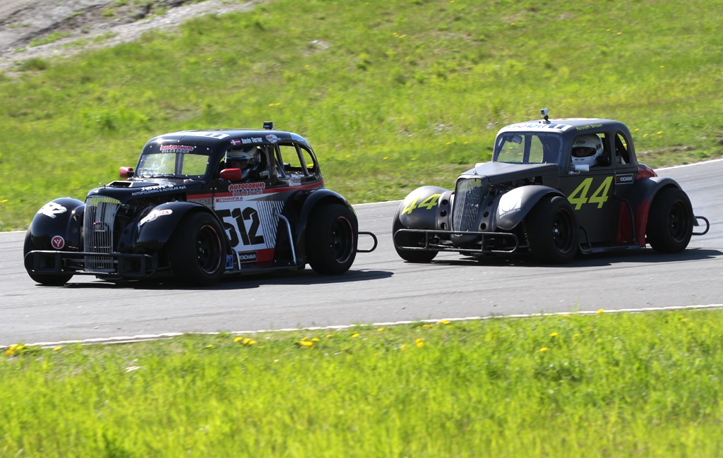 Så tæt var kampen før Kevin blev overhalet.
(Foto: Motorsporten.dk)